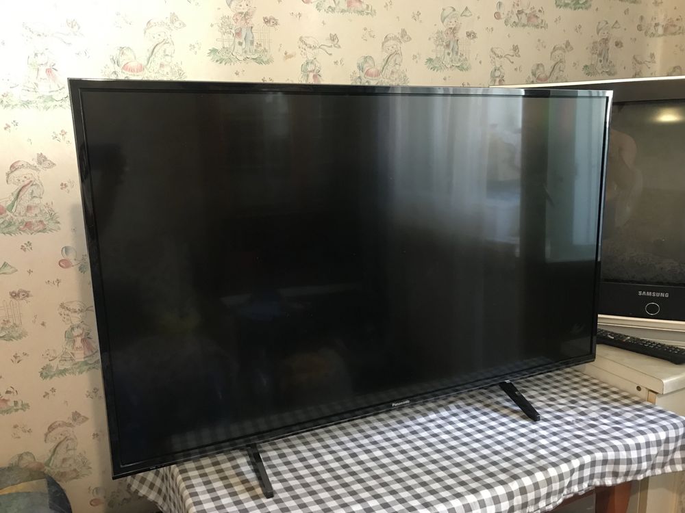 Продам Panasonik TX-43FXR600 43’’ дюйми