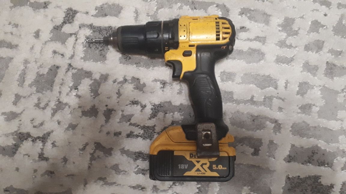 Шуруповерт DeWalt 18