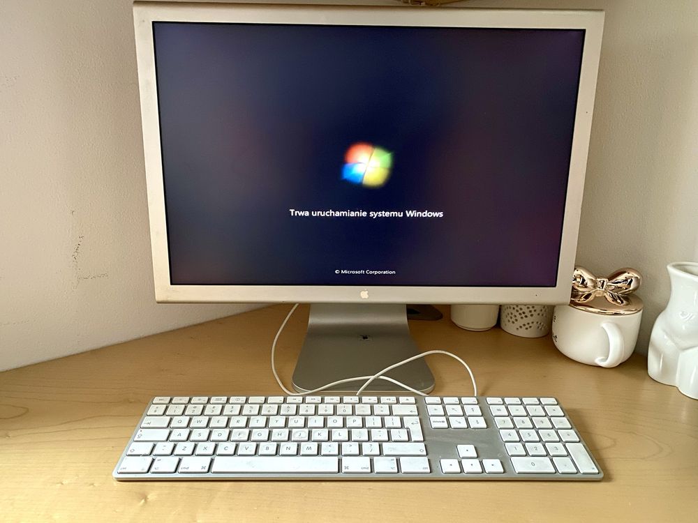 Apple Mac Pro 3.1 z monitorem klawiaturą i myszą - pełen komplet