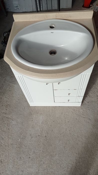 Vendo lavatório com armário