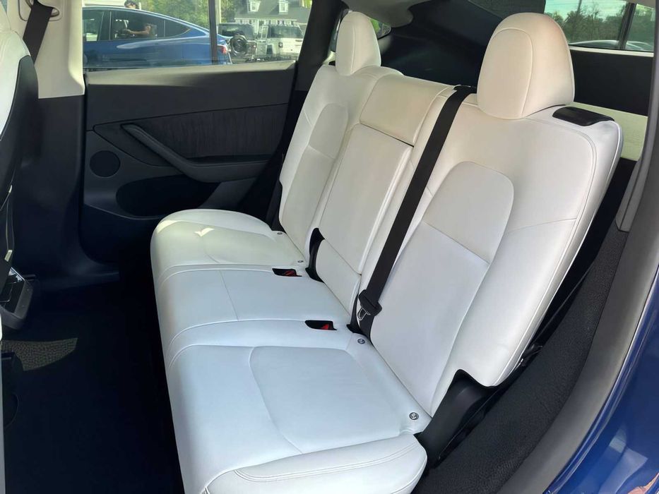 Tesla Model Y      2023