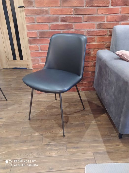 Krzesło Rely dinning HW8 w skórze. & Tradition Hay Gubi Fritz Hansen