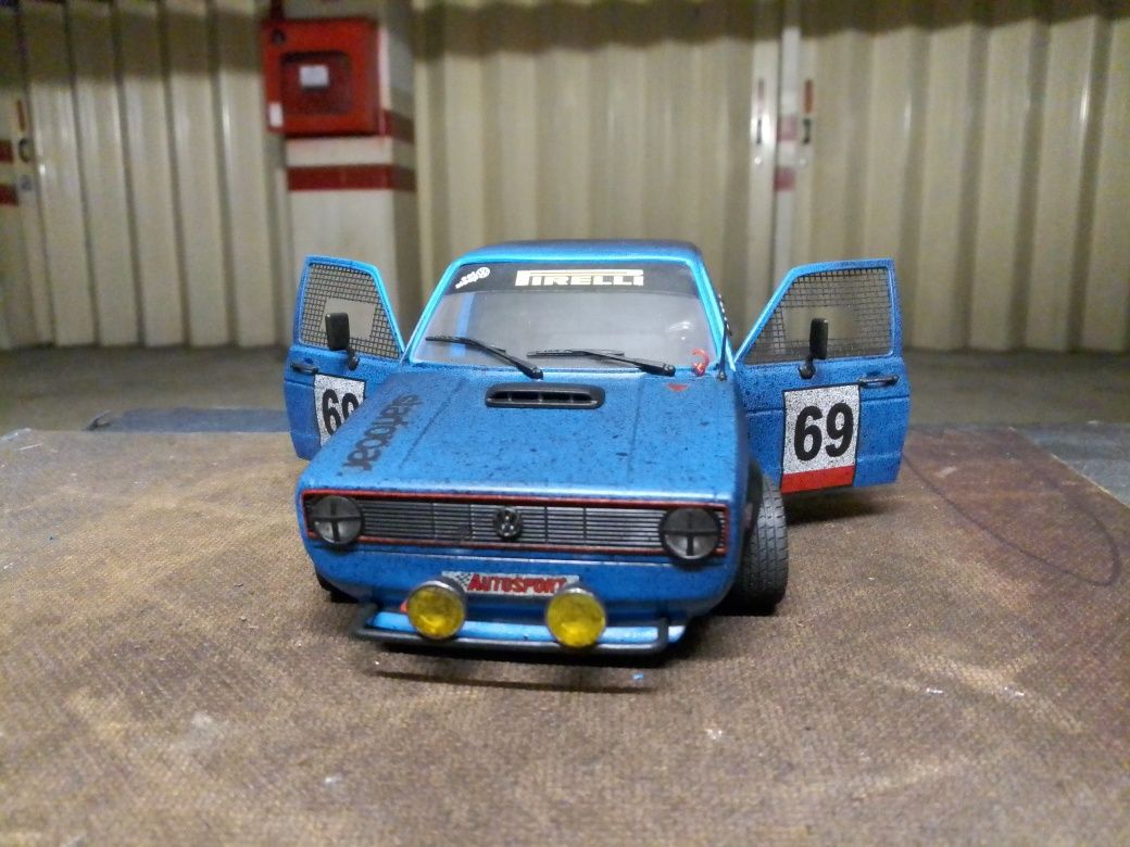 1/18 VW Cady totalmente modificada