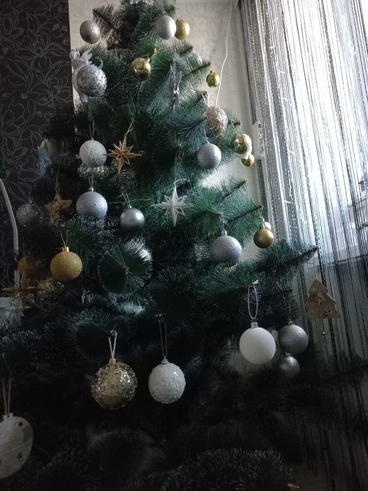 Продается искусственная сосна