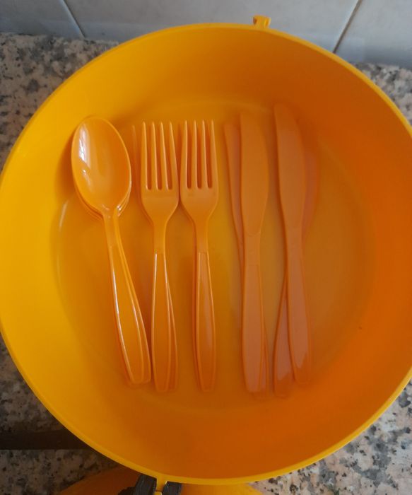 Caixa redonda  para colocar utencilios para piquenique