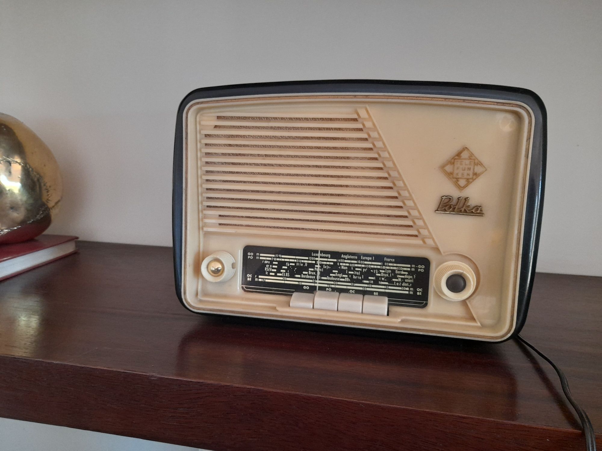 Radio antigo telefunken Polka