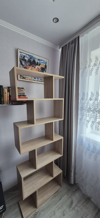 Стелає, полиця дерев'яна для речей, кімнатна