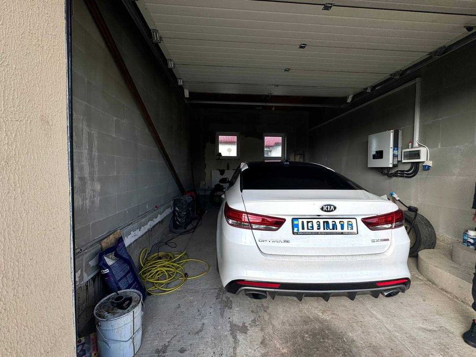 Сучасний особняк з ВЛАСНОЮ ділянкою!