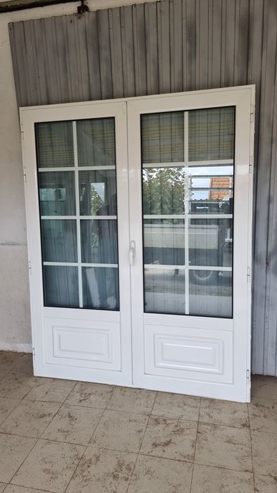 Janelas oscilobatentes em alumínio branco e vidro duplo VER DESCRIÇÃO