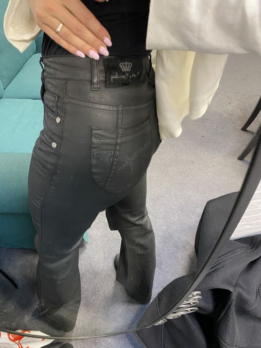 Betty Barclay dzwony slim skora skórkowe flare woskowane woskowe