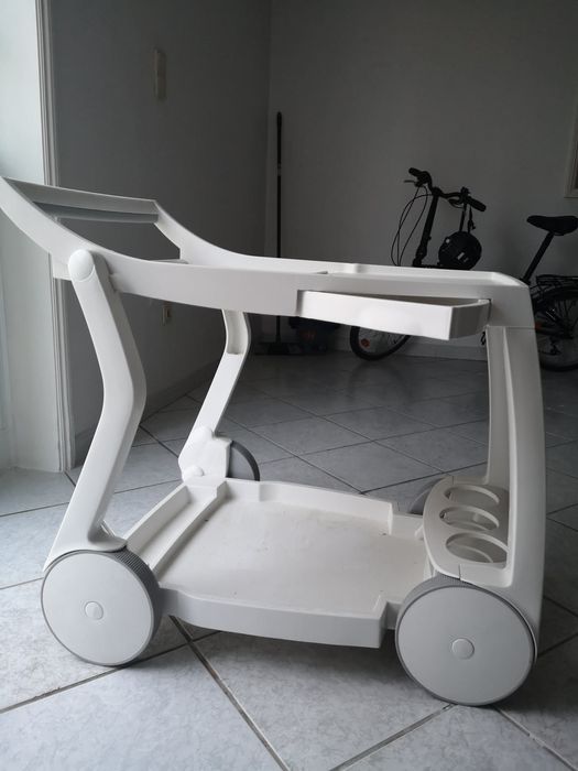 Carrinho para bebidas branco