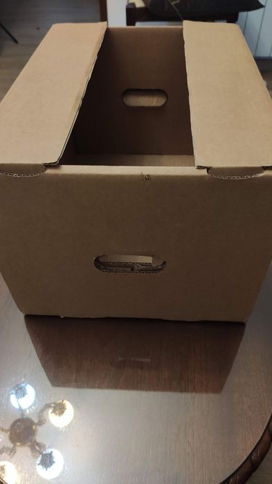 Caixas de cartão triplo novas, desmontadas