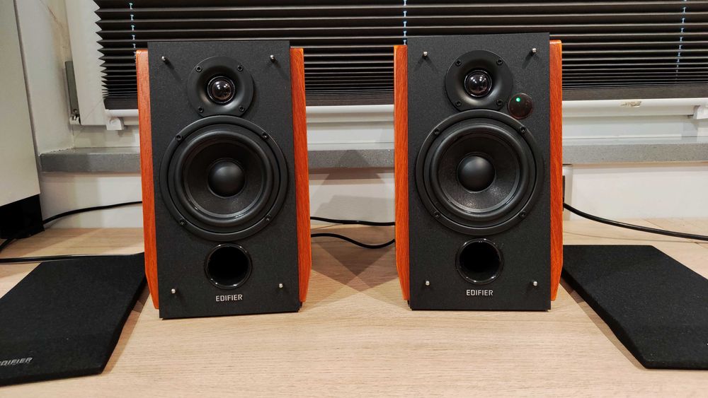 Zestaw głośników 2.0 Edifier R1700BTs