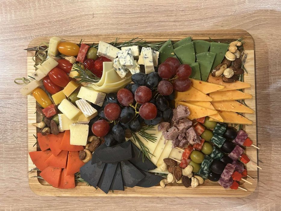 Супер смачні подарунки.Мʼясні дошки, сирні дошки, мікс дошки