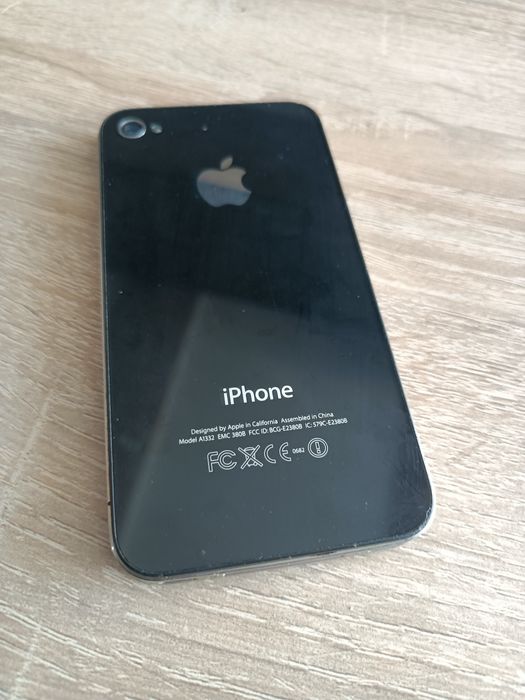 Nokia Lumia 520. iPhone