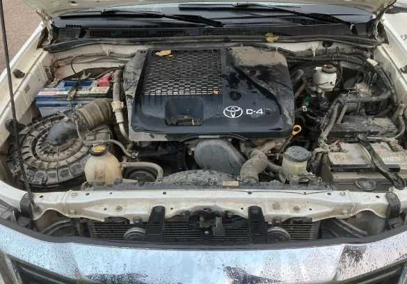 Разборка Toyota Hilux бампер передній задній