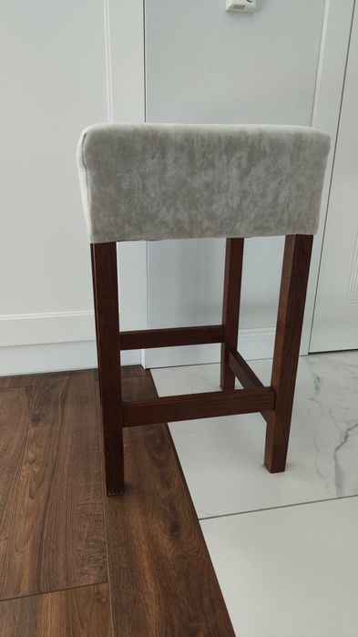 Hoker krzesło barowe, do jadalni kuchni Chesterfield 3 sztuki.