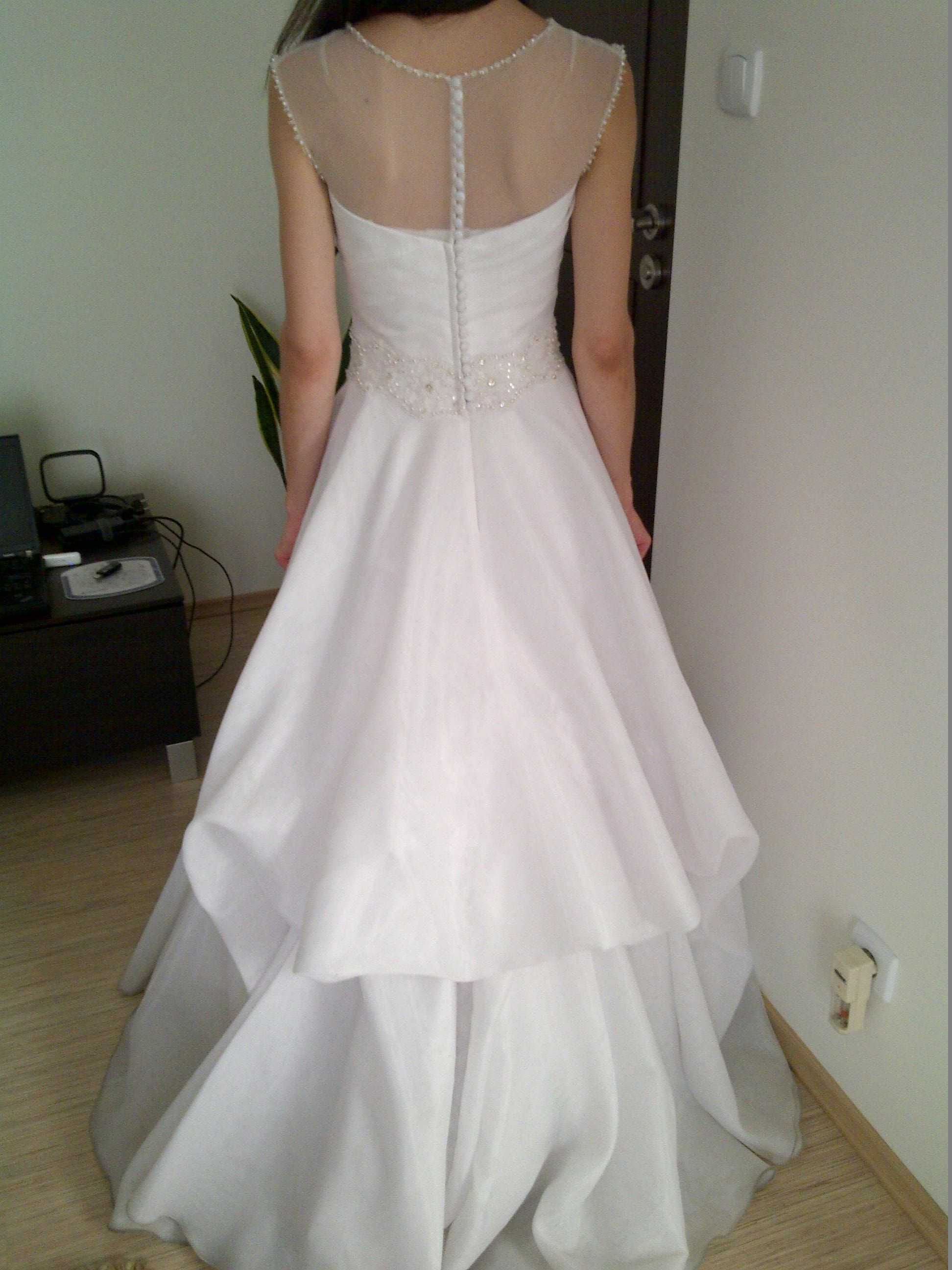 Suknia ślubna z trenem (biała)