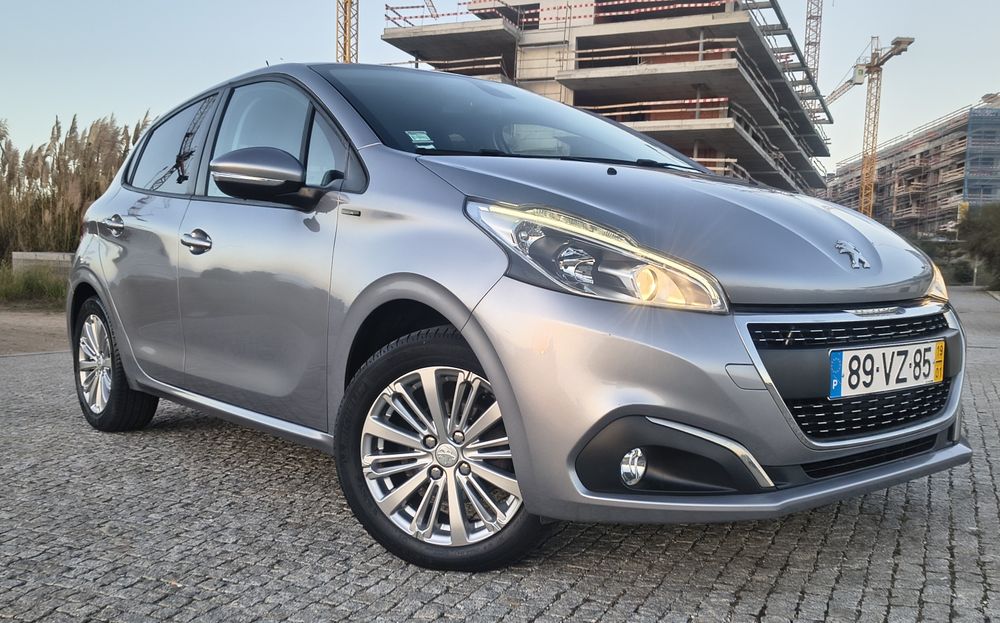 Peugeot 208 1.2 signature JAN2019 gasolina  63536km