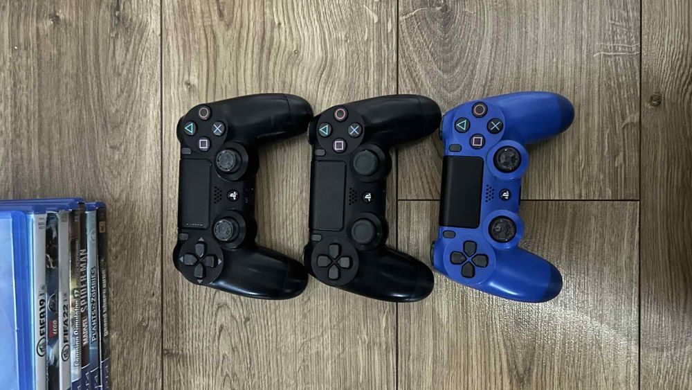Ps4 pro 1tb 3 pady +8 gier