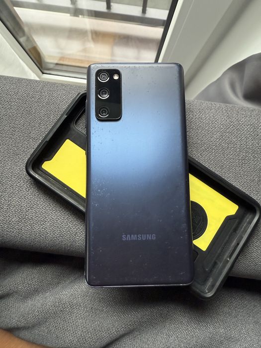 Samaung Galaxy S20 FE 5G 6/128gb 2x Etui