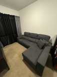 Sofá chaise long deslisante com arrumação