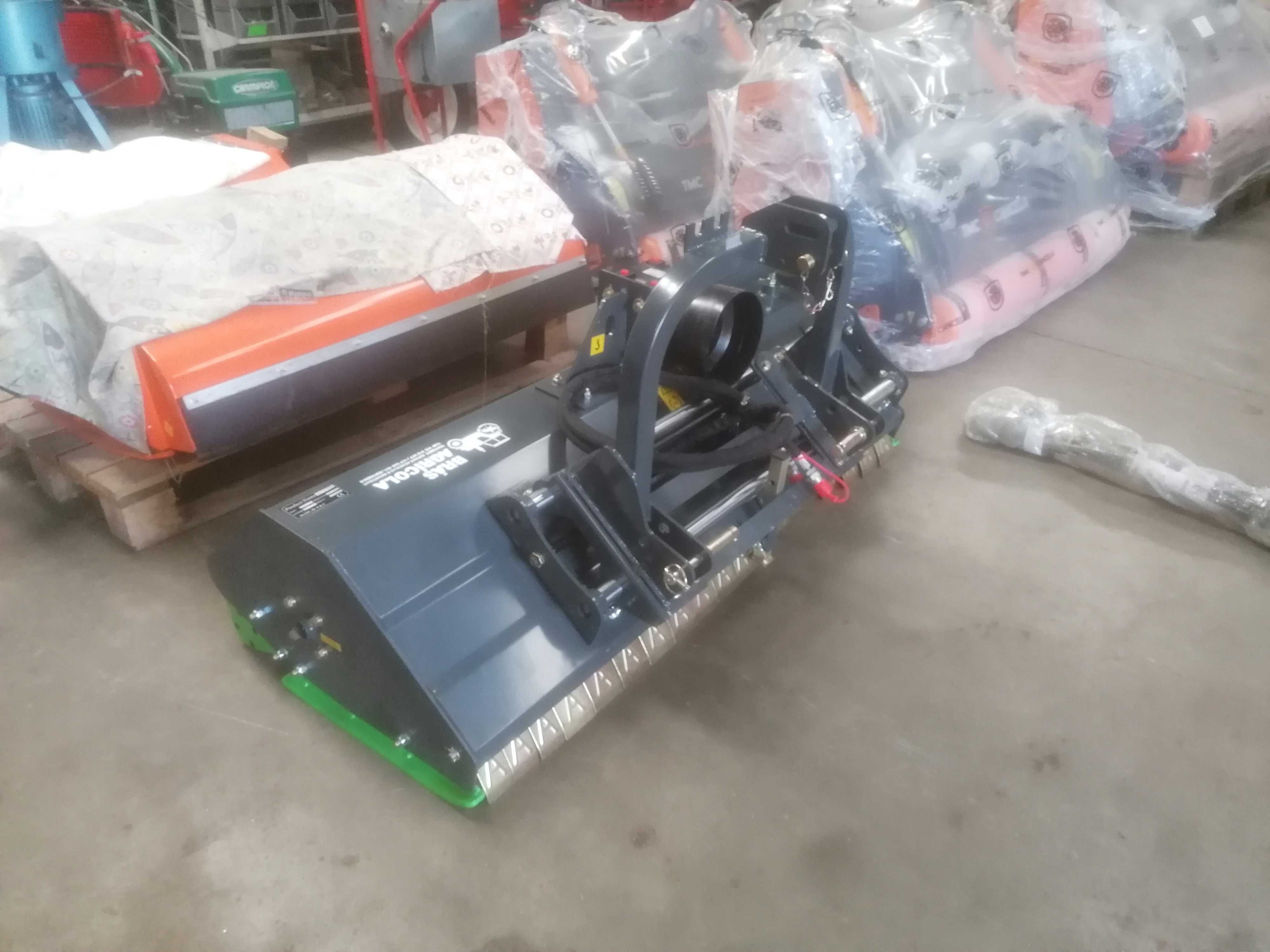 Triturador de martelos de 1.55 de trabalho , Novo