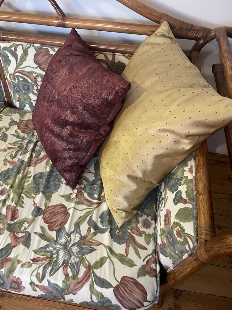 Sofa rattanowa boho z poduszkami