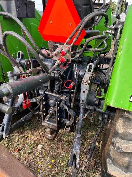Trator Deutz com 54 cavalos