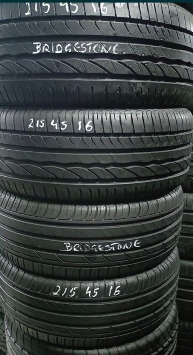 Pneus  215/45/16