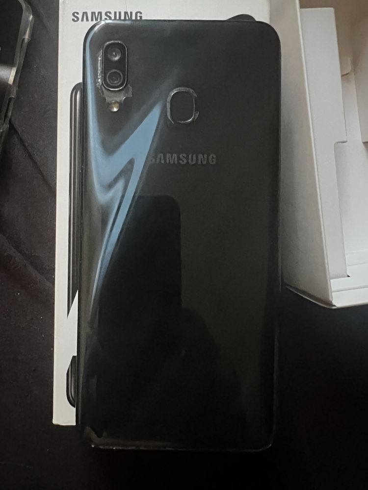 Продам телефон Samsung A30