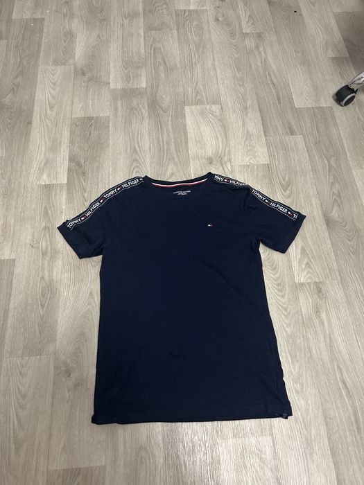 Футболка Tommy Hilfiger на лампасах