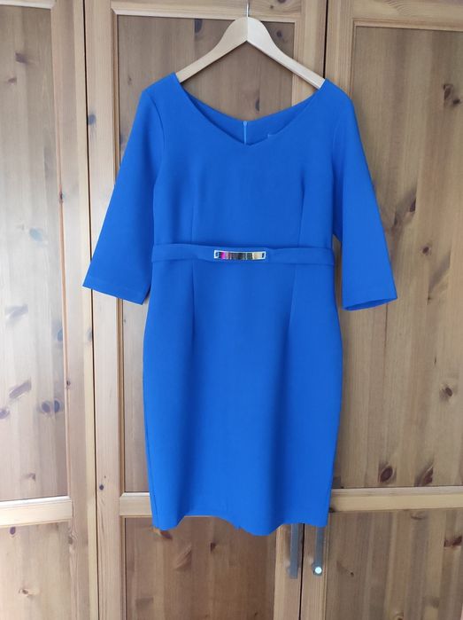 Elegancka sukienka  z paskiem