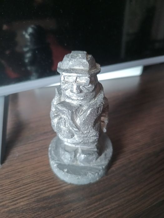 Фігура "Сталевар" із графіту