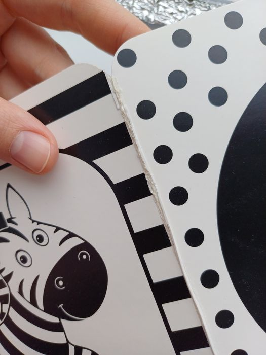 Контрастна книжка для немовляти