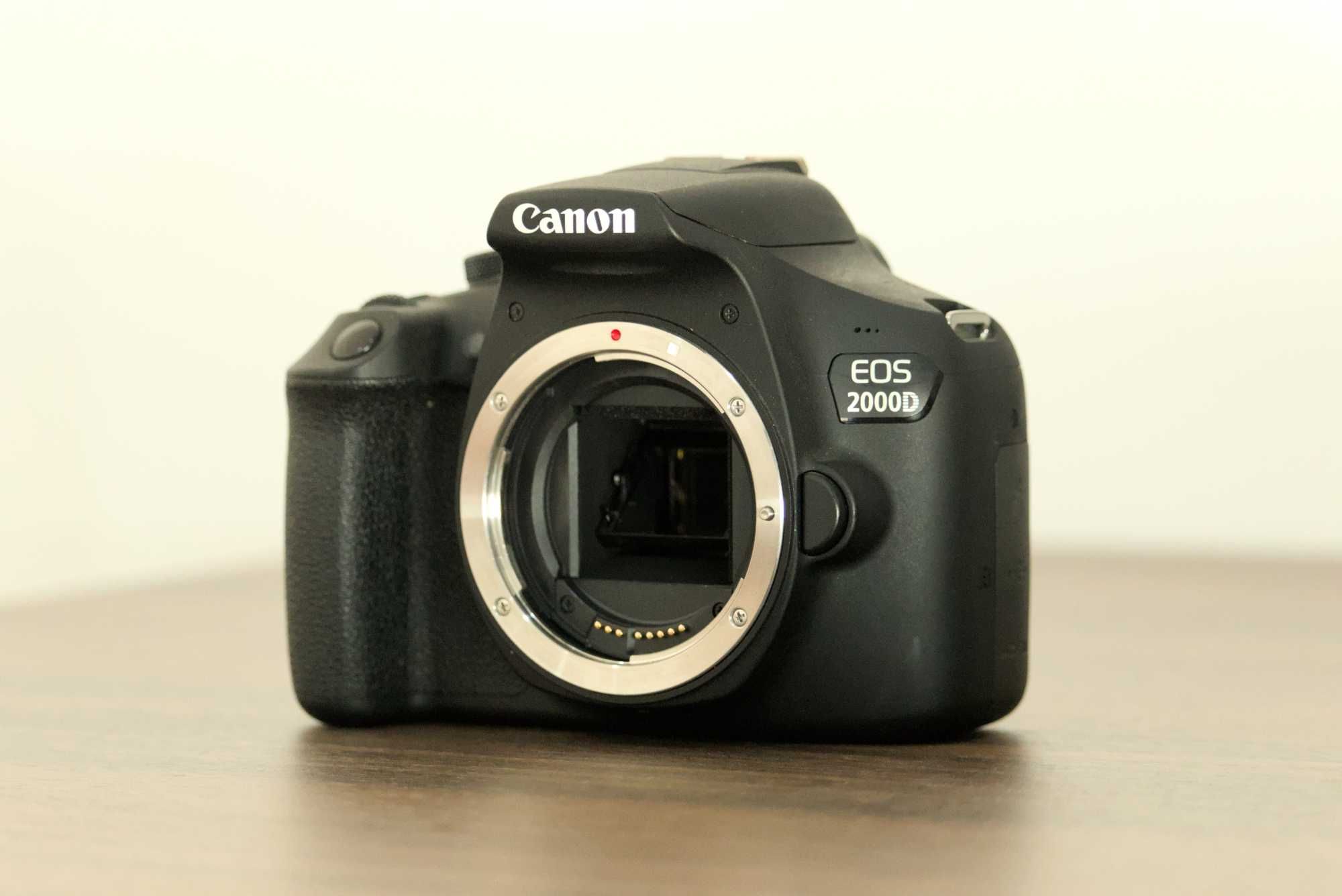 Kit Câmara Fotográfica Canon EOS 2000D + Lente 18-55mm