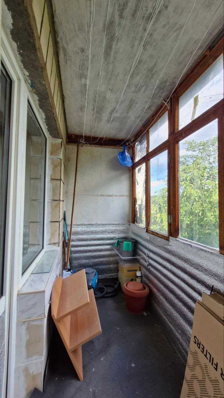 Продаж 2к біля метро 5 хв. Теремки вул.Глушкова 32. Вільна.