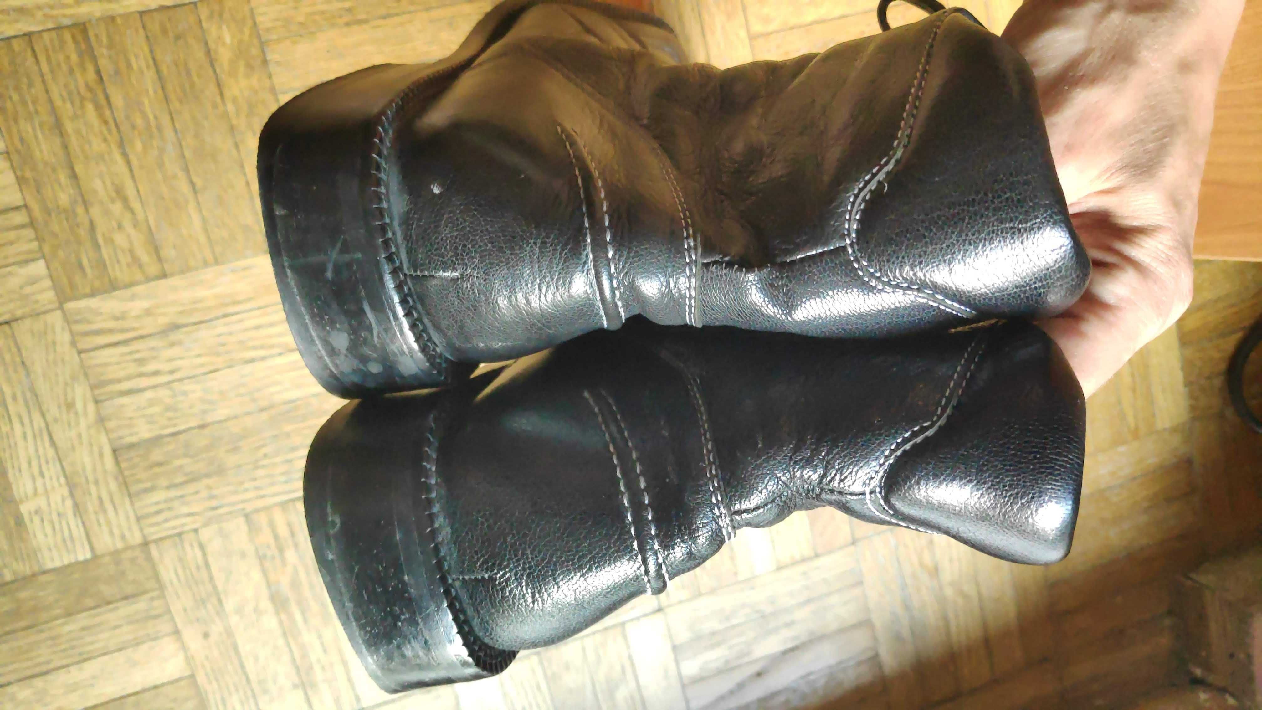 Czarne skórzane buty zimowe Gino Rossi, rozmiar 39