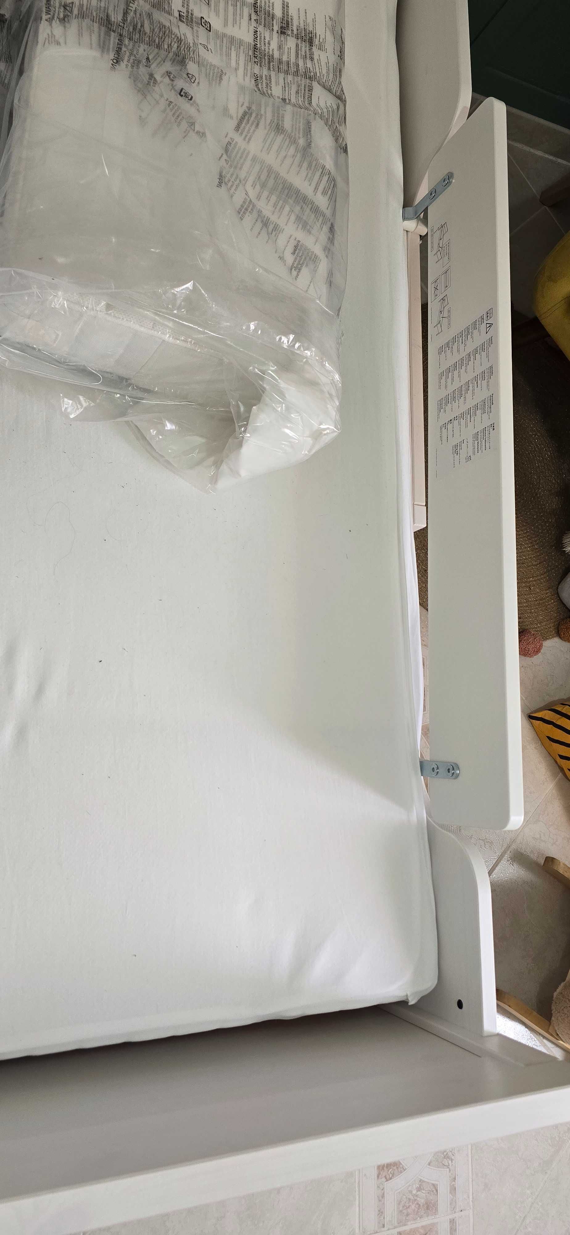 Vendo Cama de criança  com colchão e suportes laterais