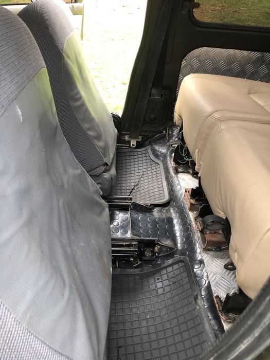 Автомобіль Сузукі Самурай