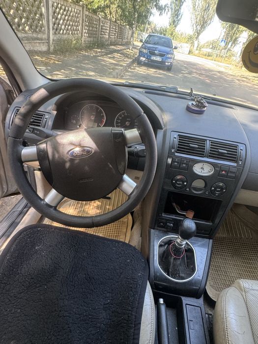 Ford mondeo 2002року