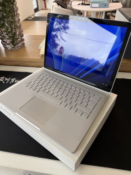 Microsoft Surface Book 2