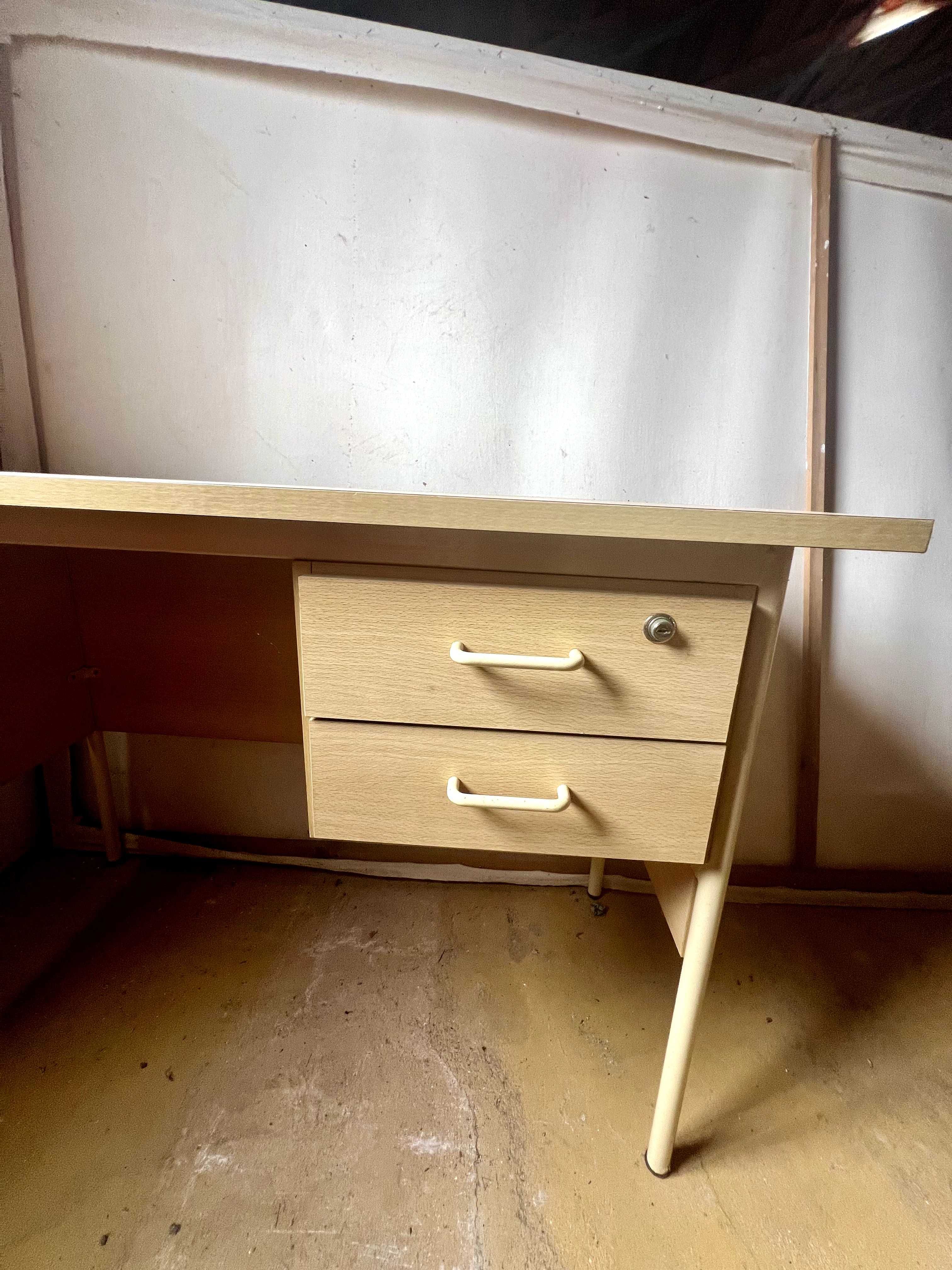 Mesa e cadeira escritório