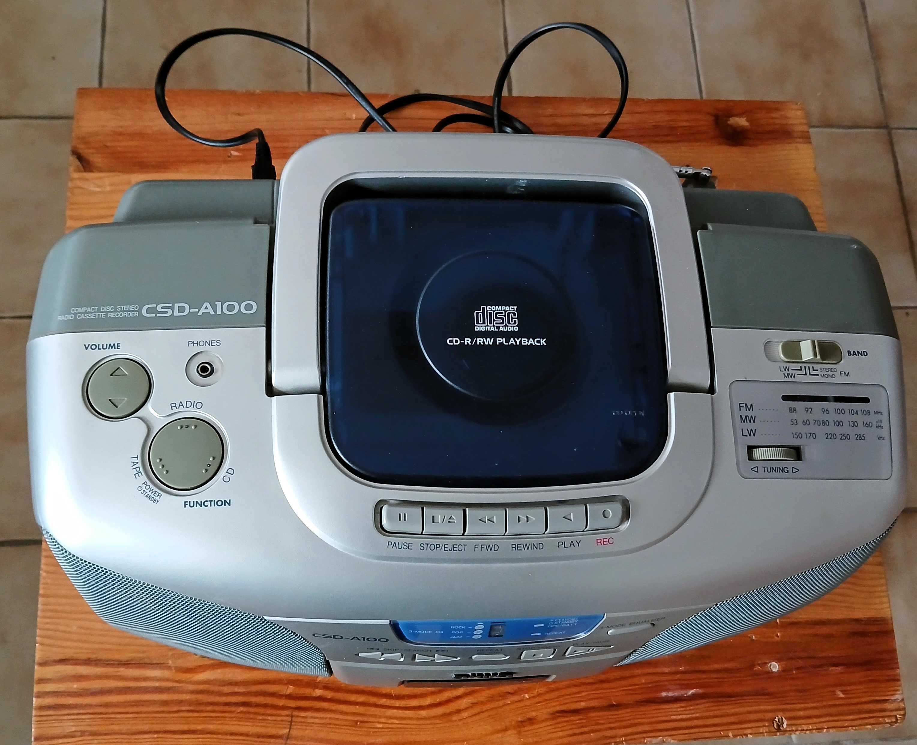 Rádio  Aiwa modelo CSD A100