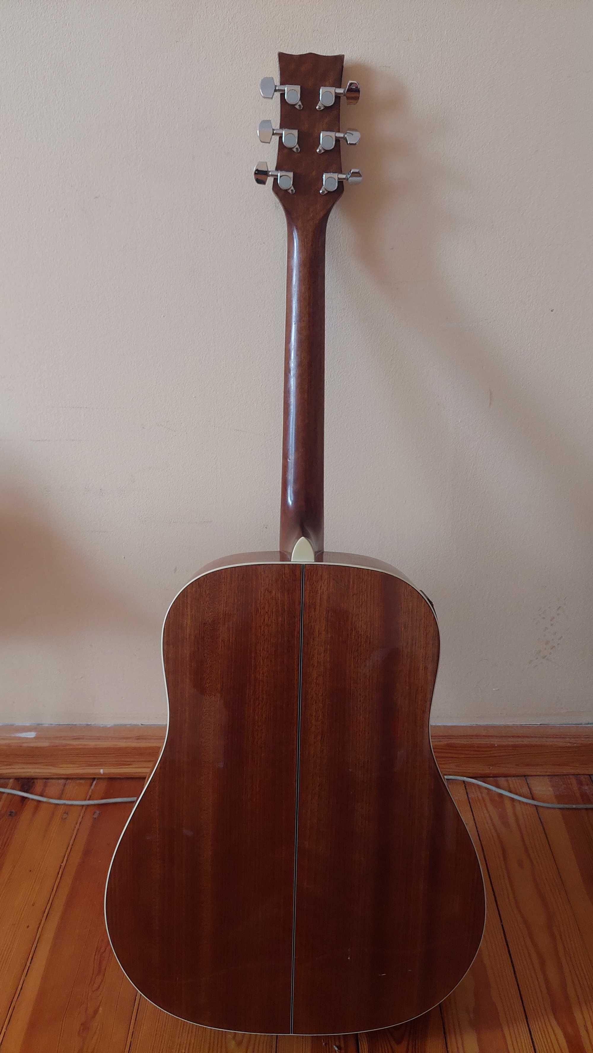 Gitara elektro-akustyczna Dreadnought