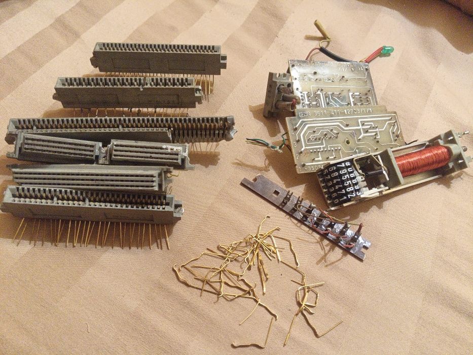 Роз'єми, плати, радіодеталі