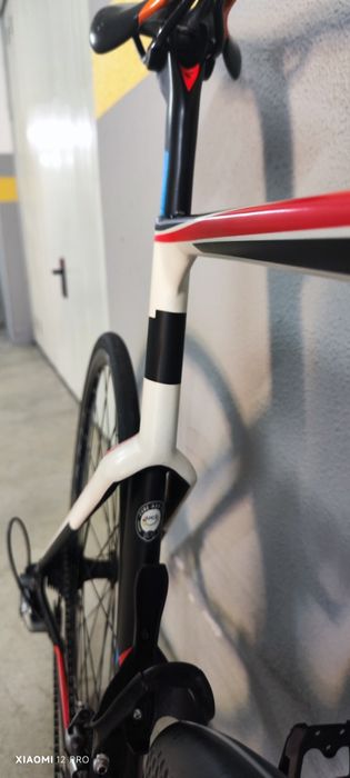 Bicicleta Cube aero ciclismo