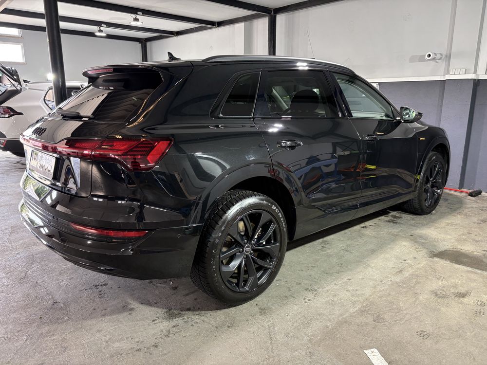 Audi E-Tron 55 de 2021 com 413 cavalos - 120 meses x 413,40€