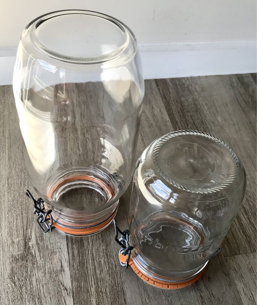 Conjunto de dois recipientes de vidro