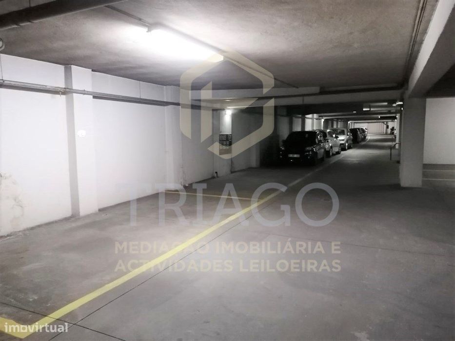 Parqueamento com 18 m2